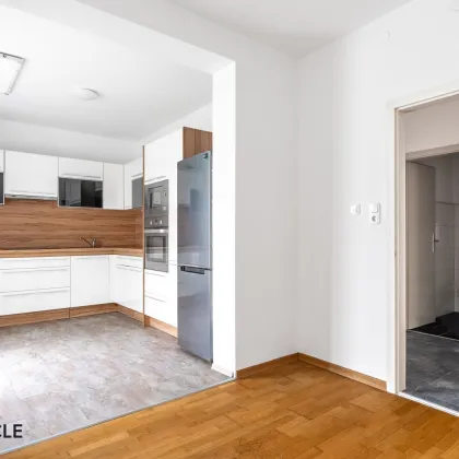 Raum für Neues! 3,5-Zimmer-Wohnung mit Loggia nahe LKH – Renovierungsobjekt mit Möglichkeiten - Bild 2