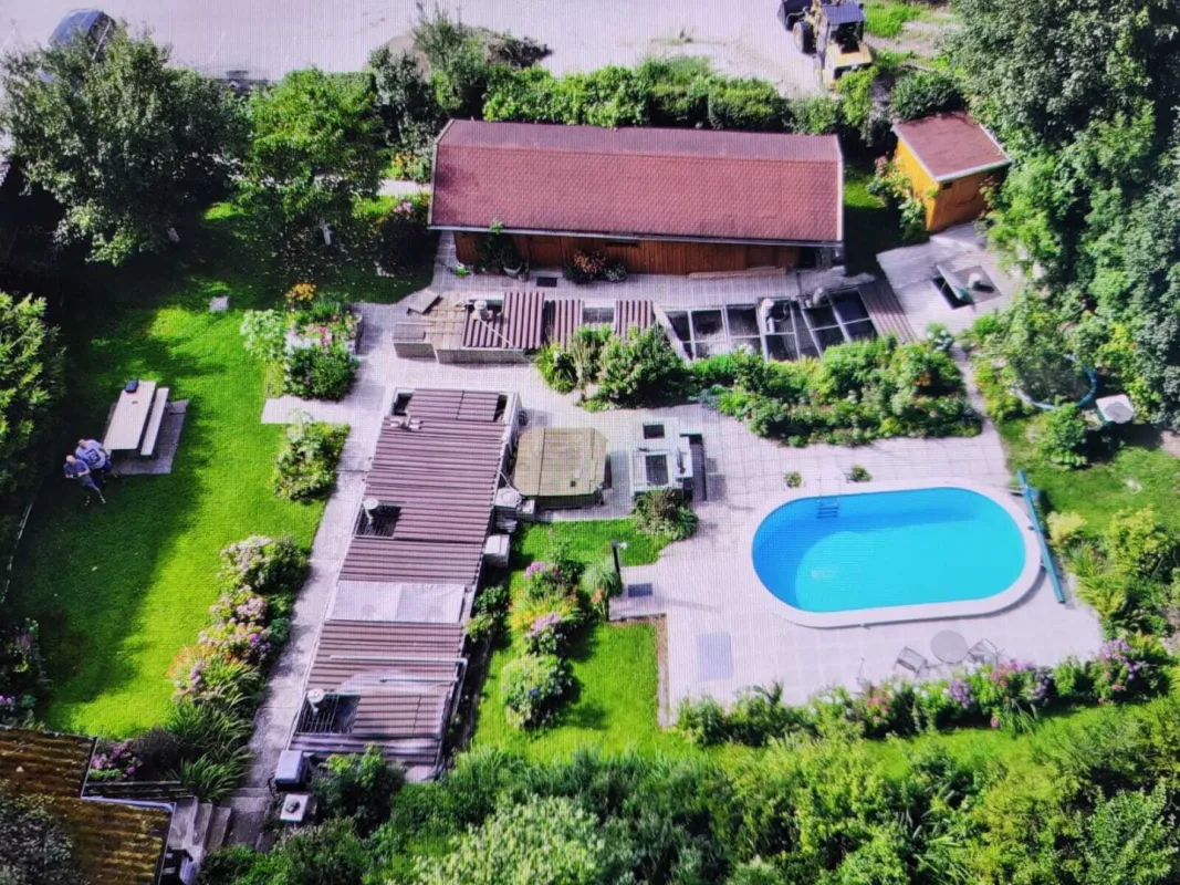 FREIZEITGRUNDSTÜCK mit BEWILLIGTER FISCHZUCHT inclusive 2 GARTENHÜTTEN (Wasserrechtsbescheid vorhanden) - Bild 1