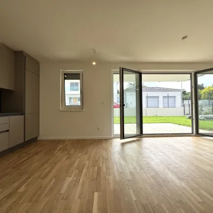 Traumhafte 3 Zimmer Gartenwohnung | Blumengasse - ERSTBEZUG | ca. 23 m² Terrasse & ung.150 m² Eigengarten | zzgl. Tiefgaragenstellplatz | Top D4 - Bild 2