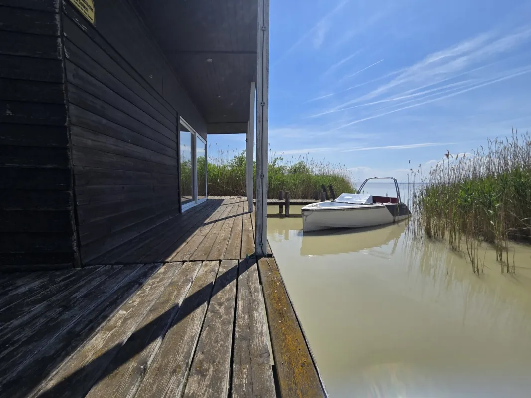 SECRET ISLAND - Badehütte am Neusiedler See inkl. eBoot - Bild 1