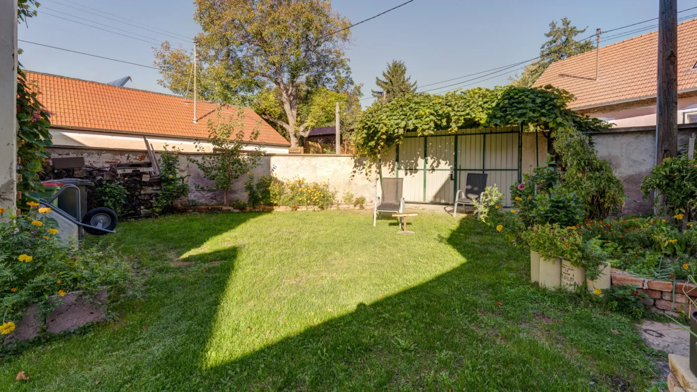 Ein oder Mehrfamilienhaus in modernisiertem Zustand - Bild 1