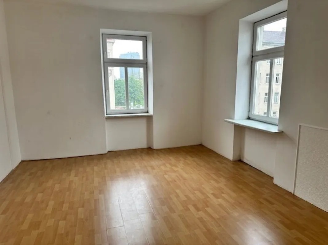 Handwerkerbedürftige 3 Zimmer Wohnung mit Blick auf die Alpengasse - 2 Eingänge möglich!! - Bild 1