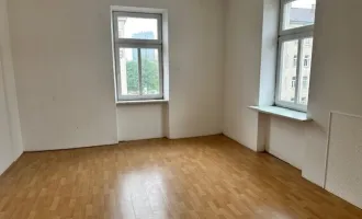 Handwerkerbedürftige 3 Zimmer Wohnung mit Blick auf die Alpengasse - 2 Eingänge möglich!!