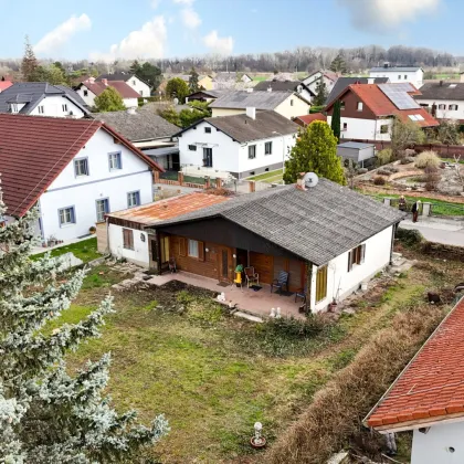 ENTZÜCKENDES WEEKENDHAUS ODER BAUGRUND II SANIERUNGSBEDÜRFTIG II VIEL POTENZIAL II SCHÖNER GARTEN II GARAGE II RUHIGE SIEDLUNGSLAGE II NÄHE FELIXDORF - Bild 3