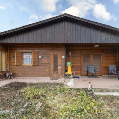 ENTZÜCKENDES WEEKENDHAUS ODER BAUGRUND II SANIERUNGSBEDÜRFTIG II VIEL POTENZIAL II SCHÖNER GARTEN II GARAGE II RUHIGE SIEDLUNGSLAGE II NÄHE FELIXDORF - Bild 2