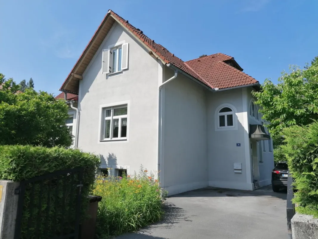 Villa mit schönem Garten in zentraler Lage - Bild 1