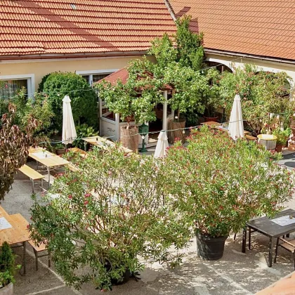 Tradititioneller Vierkanthof mit 2 Wohnhäusern, Heurigenlokal & Hofladen Nähe Stift Göttweig bei Krems - Bild 3