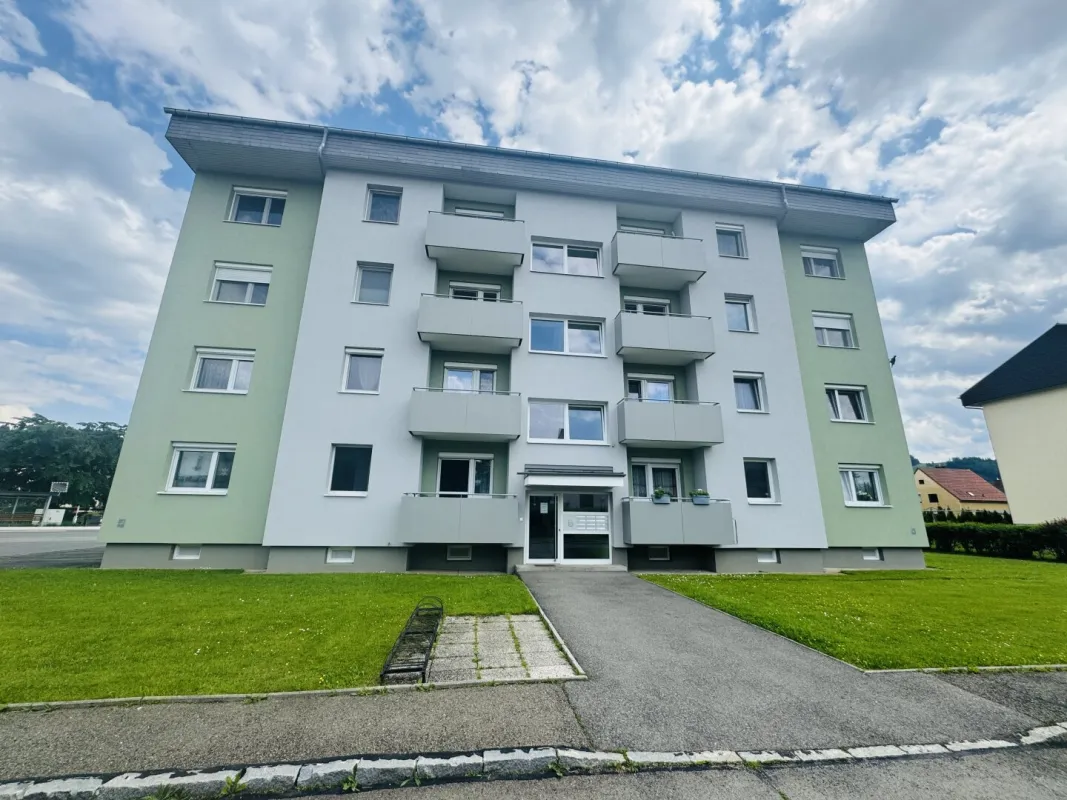 Apfelberg: großzügige 3-Zimmer-Wohnung ca 79 m2 mit zwei Balkone und Garage - Bild 1