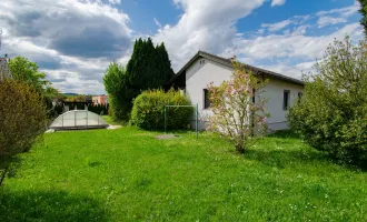Familien-Paradies: Bungalow mit großem Garten und Pool!