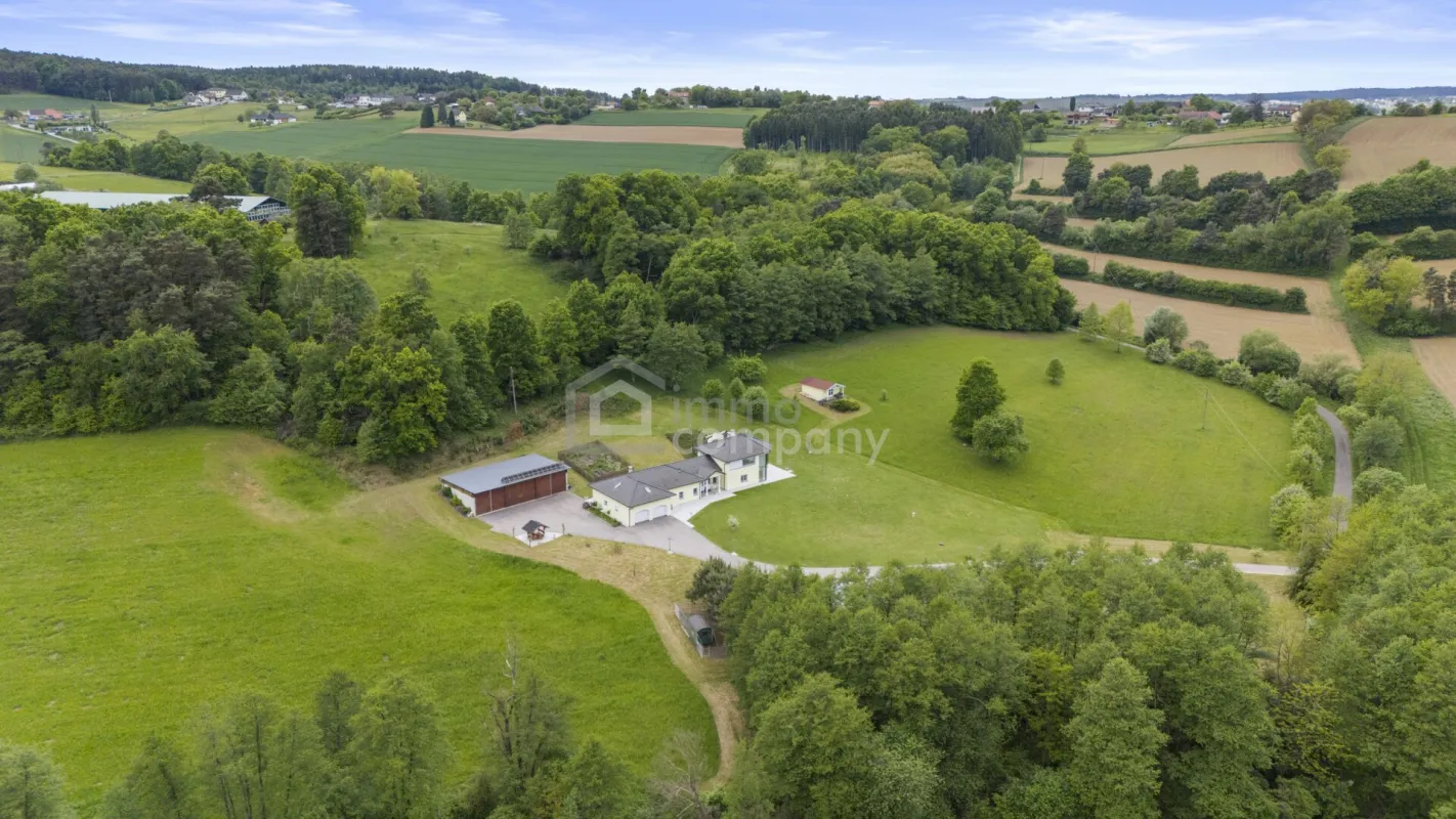 Modernes Wohnparadies in Alleinlage mit Gästehaus, Halle, Weinkeller & mehr – ca. 62.000 m² Grundstück - davon ca. 10.000 m² Bauland!! - Bild 1