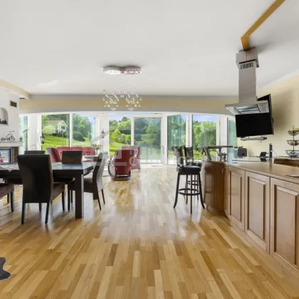 Modernes Wohnparadies in Alleinlage mit Gästehaus, Halle, Weinkeller & mehr – ca. 62.000 m² Grundstück - davon ca. 10.000 m² Bauland!! - Bild 3