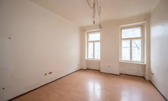 ++KLNB121++ Renovation Opportunity: Well-Located Studio Apartment with Airbnb Potential