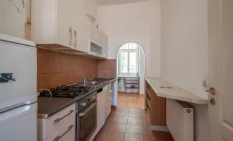 ++Airbnb++ Renovation Opportunity: 2-Room Apartment in Prime Location