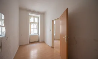 ++Airbnb++ Renovation Opportunity: Well-Located 2-Room Apartment with Potential