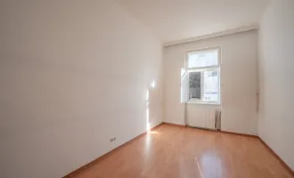 ++Airbnb++ Renovation-Required 2-Room Apartment in Excellent Location