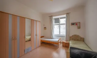 **Hannovermarkt** Renovation-Required 3-Room Period Apartment – With Approved Balcony Option – Airbnb Suitable