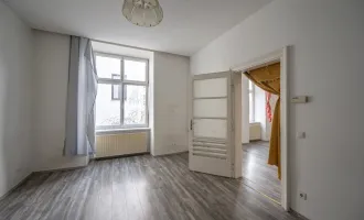 **Hannovermarkt** Renovation Opportunity: 3-Room Period Apartment with Approved Balcony – Airbnb Suitable