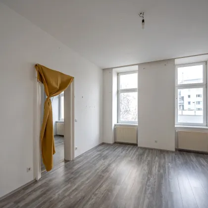**Hannovermarkt** Renovation Opportunity: 3-Room Period Apartment with Approved Balcony – Airbnb Suitable - Bild 2