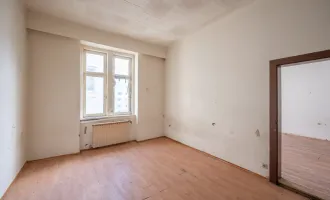 **Hannovermarkt** Renovation Opportunity: 3-Room Period Apartment with Approved Balcony and Airbnb Potentia