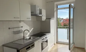 PREIS-HIT! SUPER HOHE RÄUME, Innenhof-Balkon & zentrale Lage! Zwischen CITYPARK und HAUPTBAHNHOF! BUSHALTESTELLE VOR DER EINGANGSTÜRE!