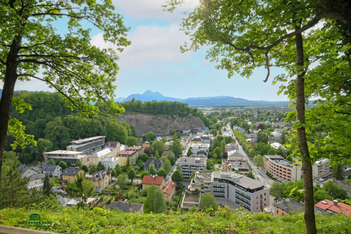 Attraktive Stadtwohnung mit Balkon in Top-Lage - Bild 1