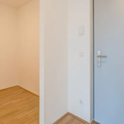 Dachgeschosswohnung in super Lage - PROVISION BEZAHLT DER ABGEBER - Bild 2