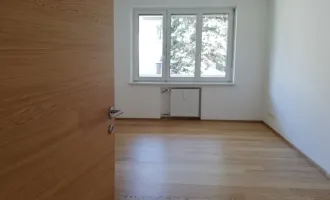 Kliniknähe: Renovierte 4-Zimmer-Wohnung mit Süd-Balkon