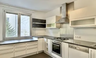 ZENTRALE WOHNLAGE - Hofruhelage - ca. 75m² WFL - 2-Zimmer - Einbauküche - Möbliert - 3.Liftstock - Sofort Bezugsfertig