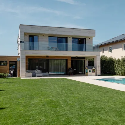 DER PURE LUXUS | DESIGNERVILLA MIT GARTEN & BEHEIZTEM POOL | VIDEO-PRÄSENTATION - Bild 2