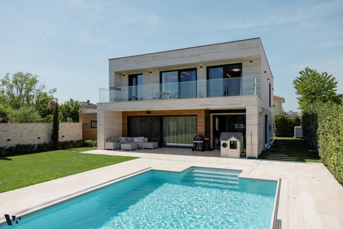 DER PURE LUXUS | DESIGNERVILLA MIT GARTEN & BEHEIZTEM POOL | VIDEO-PRÄSENTATION - Bild 1
