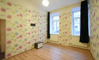 ++NEU++ Renovierungsbedürftige 4-Zimmer Altbauwohnung im Erdgeschoss!