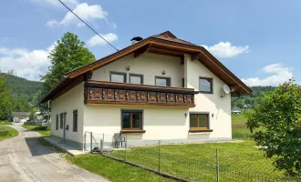 Sonnige Wohnidylle: Großzügiges Wohnhaus mit Ausblick & Naturanschluss