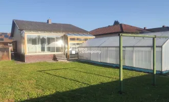 GEMÜTLICHER BUNGALOW MIT JEDER MENGE POTENZIAL !!