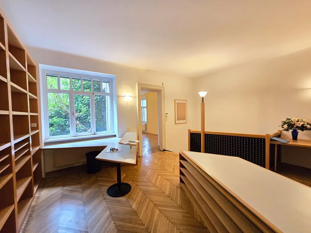 *** EINZIGARTIGE RUHEOASE *** MIT GRÜNBLICK *** IN DER CITY *** - Bild 1