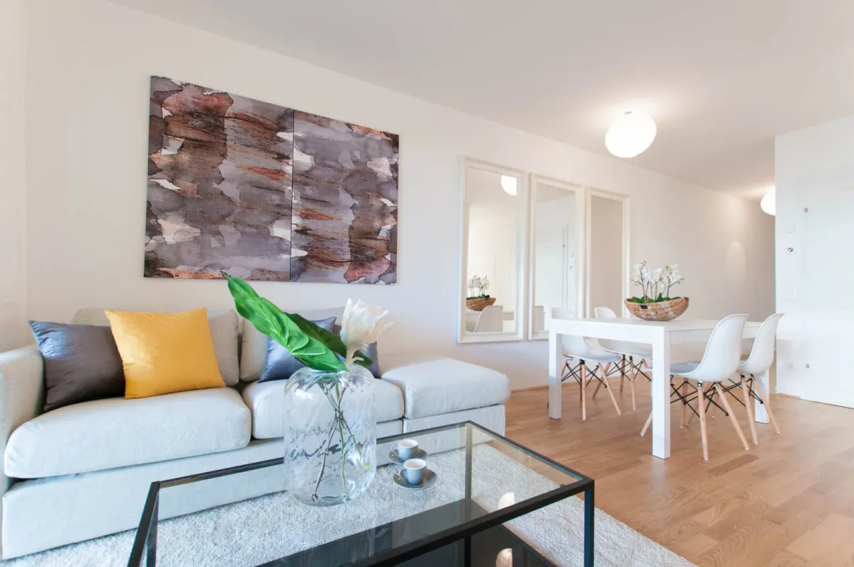 WUNDERBAR AUFGETEILTE 2-ZIMMER-WOHNUNG MIT LOGGIA - Bild 1