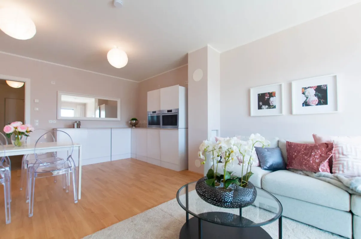 2-ZIMMER-WOHNUNG MIT HERRLICHEM BALKON UND WEITBLICK - Bild 1