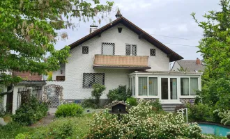 Älteres Einfamilienhaus mit Charme, Garage und Garten