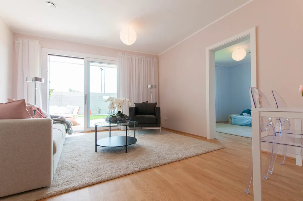 ZAUBERHAFTE GARTENWOHNUNG IM ERSTBEZUG! 2-ZIMMER MIT TERRASSE - Bild 1