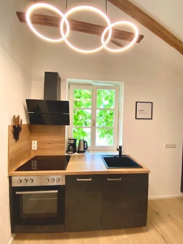 TOP Anlage! Wunderschöne Garonniere in kernsaniertem Stadthaus in Best-Lage - Bild 1