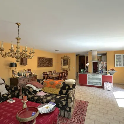Großzügiges Einfamilienhaus am Stadtrand mit Garten, Terrasse und Doppelgarage - Bild 3