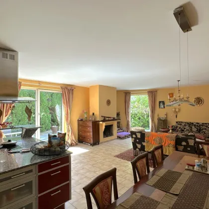 Großzügiges Einfamilienhaus am Stadtrand mit Garten, Terrasse und Doppelgarage - Bild 2