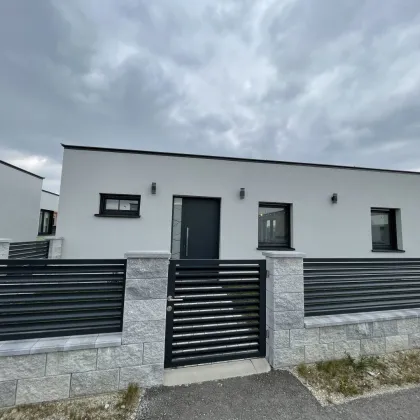 Bungalow, Hochmodernes Seehaus, 3 Zimmer, mit Garten und Terrasse, nur 4 Gehminuten vom Neufelder See entfernt - Bild 3