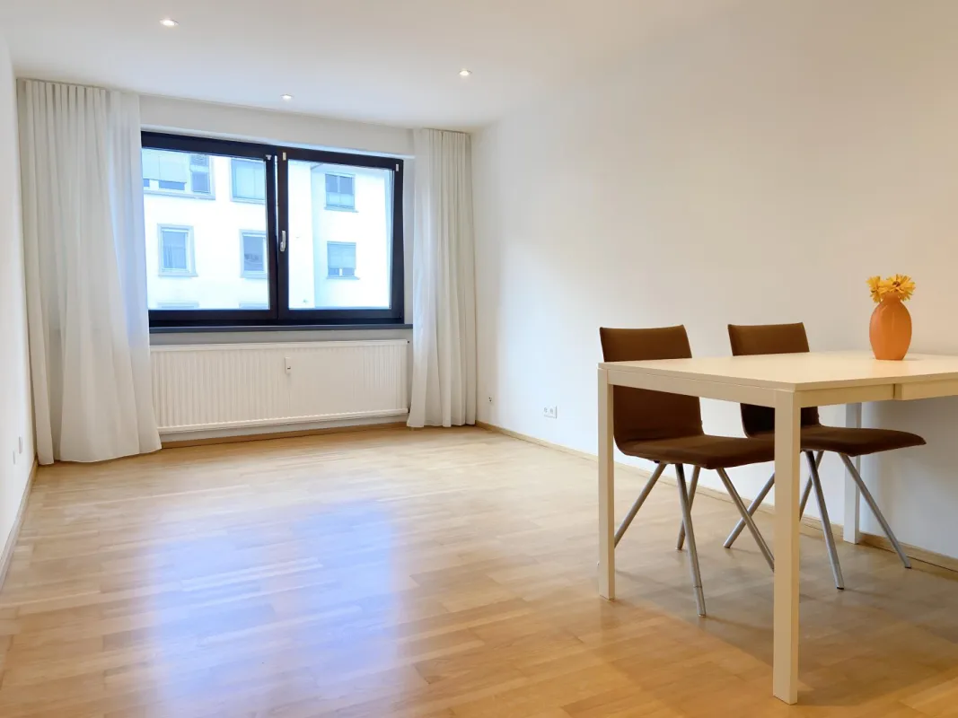Städtisch & gemütlich: frisch renovierte 2-Zimmerwohnung mit TG in Feldkirch zu vermieten! - Bild 1