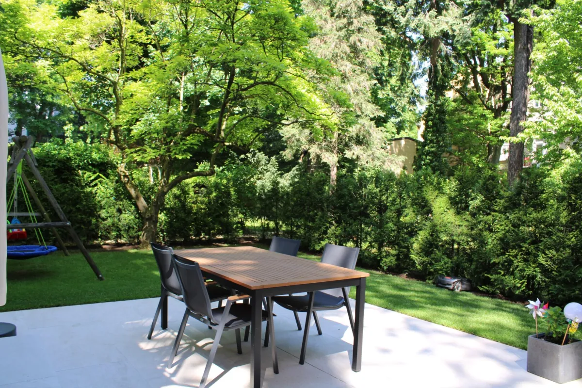 Gartentraum in Hietzing: Traumhafte 4-Zimmer-Gartenwohnung mit Terrasse & Tiefgarage - Bild 1