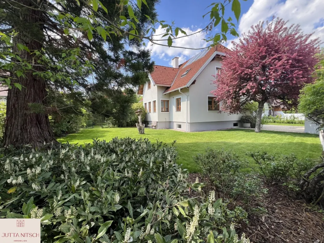 Schönes Einfamilienhaus mit einer Doppelgarage und Sonnengarten - Gaaden - Bild 1