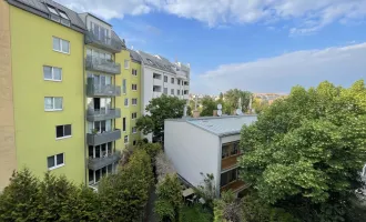 NEUWERTIGE DACHGESCHOSSWOHNUNG - 2 ZIMMER - TIEFGARAGE - HOFRUHELAGE