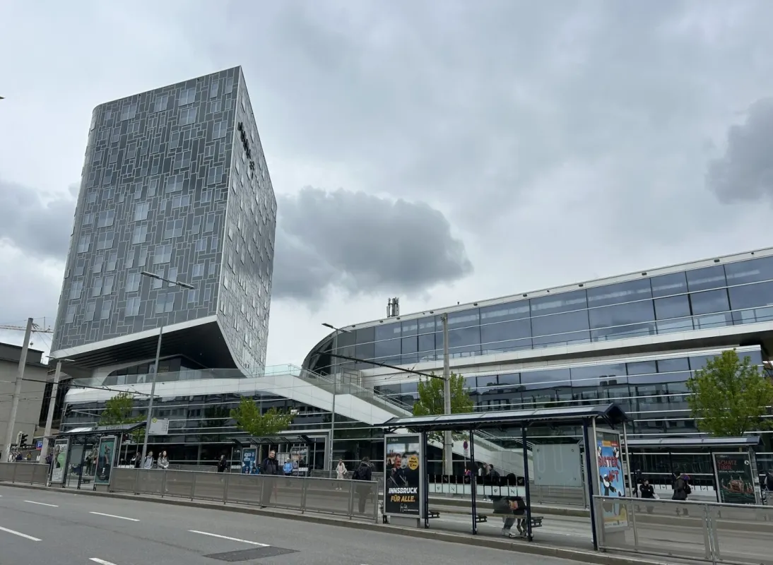 Tiefgaragenplatz mit E-Ladestation , zentrumsnah - Bild 1