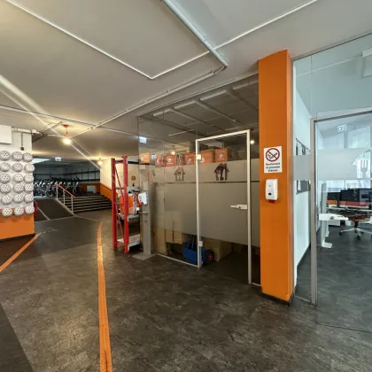 Zentrale Geschäftsfläche! Straßenseitiger Zugang und Schaufenster! - Bild 2