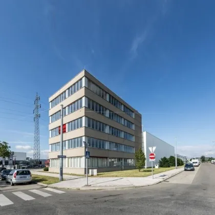 ~1.500 m² Lagerhalle (9 Meter hoch, keine Mittelstützen) + ~ 65m² Büro in 1230 Wien - Eitnergasse 17 - Bild 2