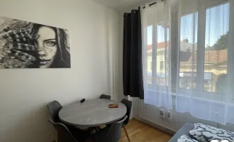 # SQ - SANIERTE UND GEPFLEGTE ALTBAUWOHNUNG - 3 ZIMMER - TOP LAGE: AM SPITZ